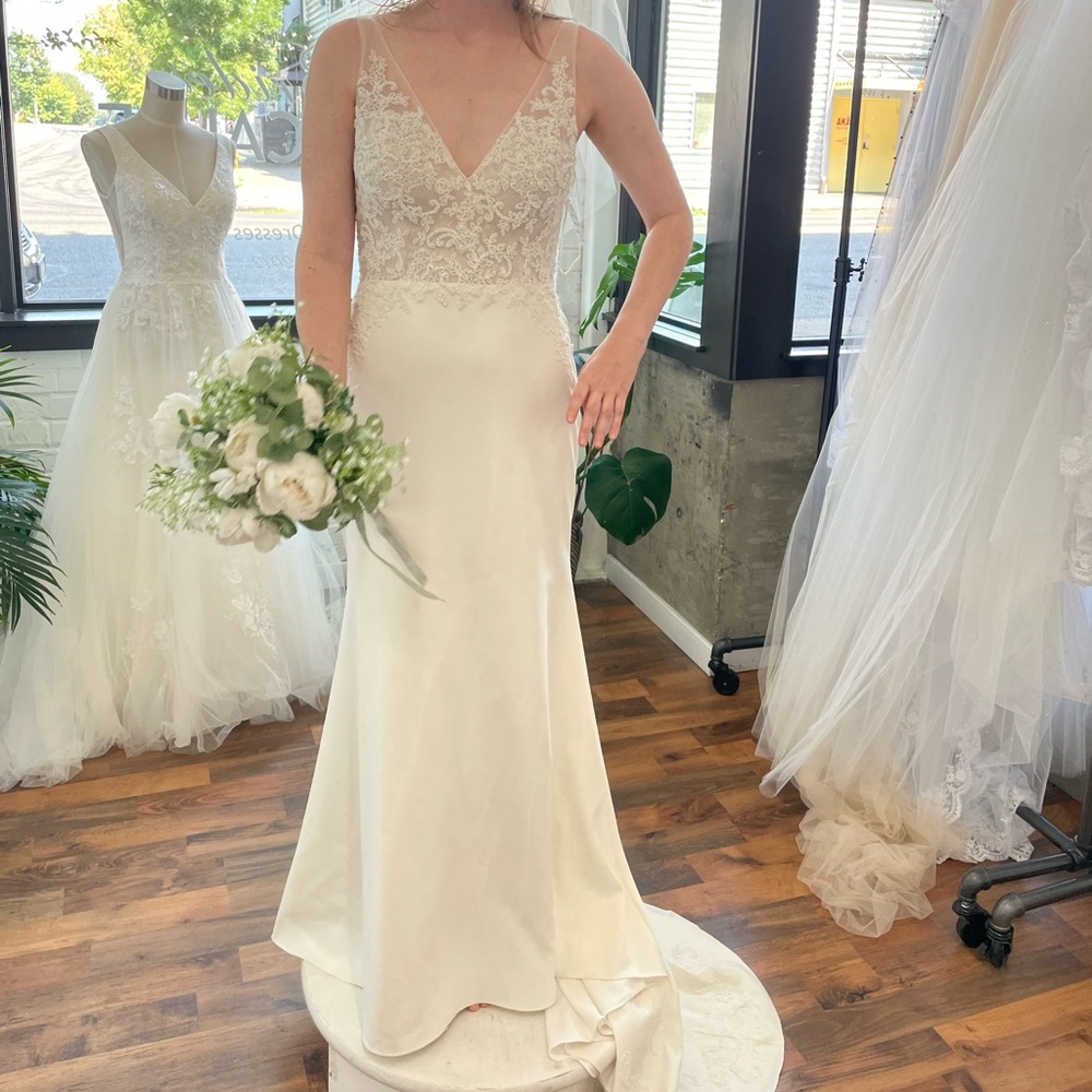 Elegant Cream Wedding Dress